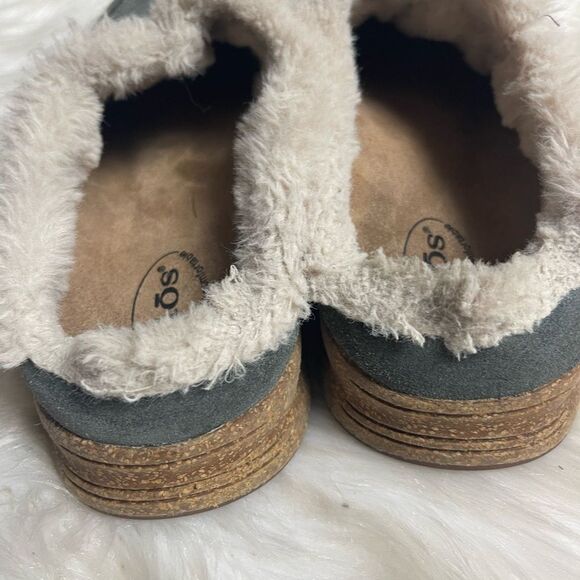 Taos Future leather Suede gray open back clogs with faux fur lining size 8 - Picture 4 of 7